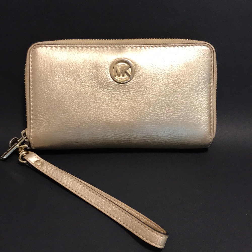 Michael kors wristlet